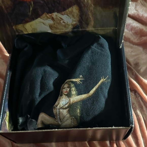 Beyoncé Renaissance Box Set -Pose 3 - Picture 4 of 6